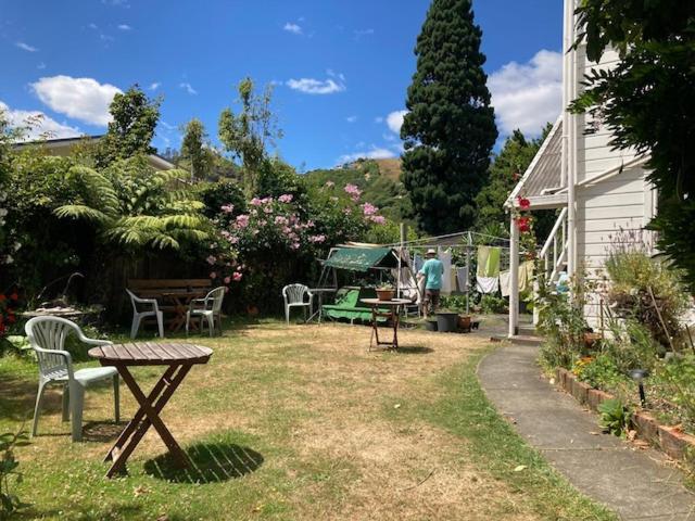 纳尔逊 Honeysuckle House旅舍 外观 照片